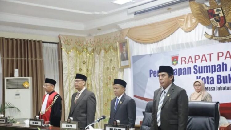 Ketua DPRD Bukittinggi Dilantik, Pemko Berharap Sinergitas Pembangunan makin Kuat 1 Wakil Wali Kota Bukittinggi, Marfendi bersama Ketua dan Wakil Ketua DPRD terpilih dan baru saja dilantik. (Antara/Al Fatah)