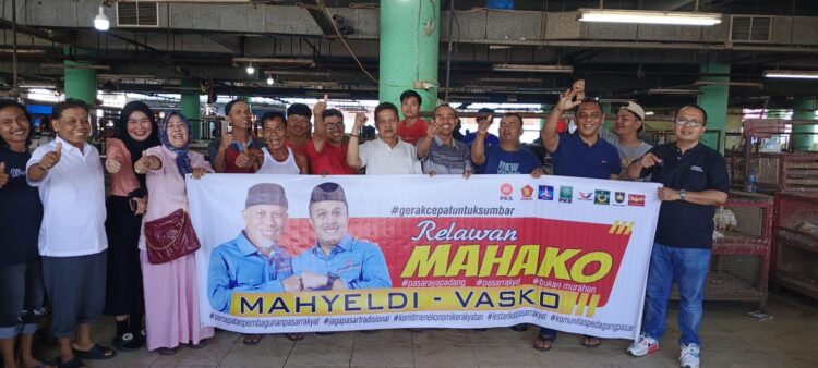 Pedagang Pasar Raya Padang menyatakan dukungannya untuk Mahyeldi-Vasko Ruseimy di Pilgub Sumbar. (Foto: Dok. Istimewa)