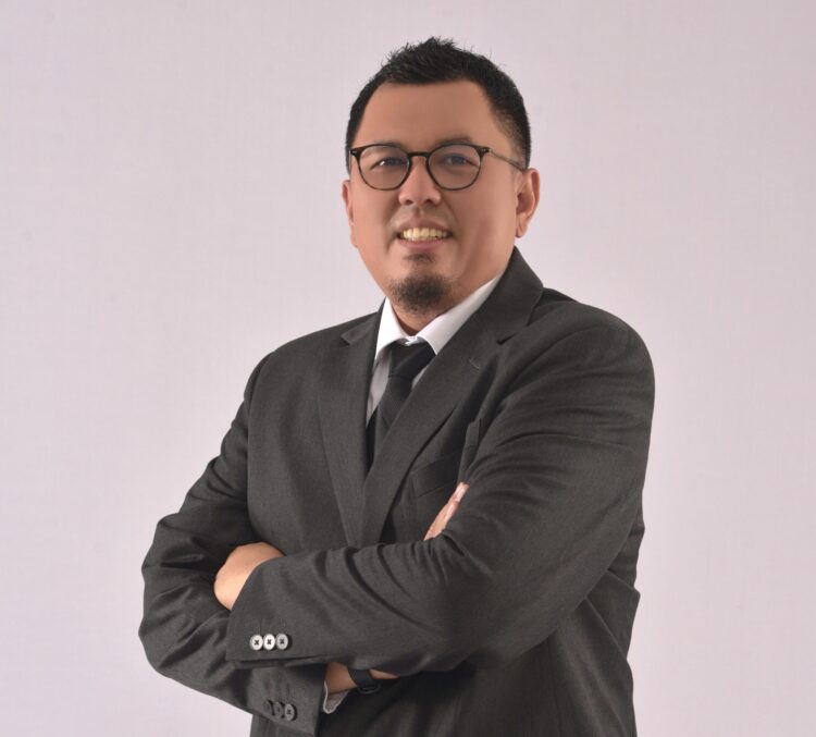 Braditi Moulevey: Pasangan Mahyeldi-Vasko Punya Program Kerja Jelas, tak Tebar Ketakutan dan Jelekkan Paslon Lain 1 Wakil Ketua Tim Pemenangan Cagub dan Cawagub Sumbar Mahyeldi-Vasko dari Parta Gerindra, Braditi Moulevey. (Foto: Dok. Istimewa)