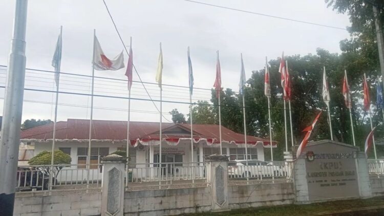 KPU Pasaman Barat menetapkan bahan dan alat peraga kampanye Pilkada 2024. Antara/Atas Maulana.