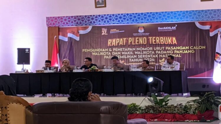 Setelah penetapan nomor, KPU Padangpanjang ingatkan paslon patuhi aturan kampanye.   (ANTARA/Isril)