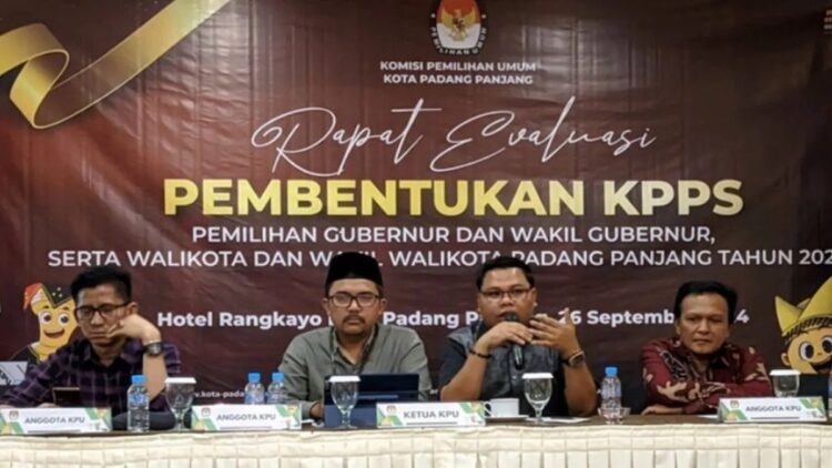 Masnaidi, Ketua Divisi Sosdiklih Parmas KPU Padangpanjang. (ANTARA/ Isril)