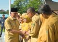 Cuti Pilkada, Gubernur Mahyeldi Minta Seluruh ASN Pemprov Sumbar Terus Optimal Melayani Masyarakat 5 Mahyeldi pamit dengan jajaran OPD di Pemprov Sumbar. (dok. istimewa)