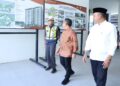 Menteri PANRB Abdullah Azwar Anas dan Dirjen Perumahan PUPR Iwan Suprijanto saat meninjau kesiapan hunian AS di IKN. (Foto: Humas PANRB)