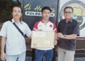 Halangi Wartawan Meliput, SMSI Nias Laporkan Komisioner KPU Gunungsitoli ke Polisi 4 Anggota SMSI Kepulauan Nias, Sumatera Utara (Sumut) saat menyerahkan dokumen terkait tindakan oknum komisioner KPU Kota Gunungsitoli halangi jurnalis meliput Bapaslon mendaftar. (Dok. SMSI/Radarsumbar)