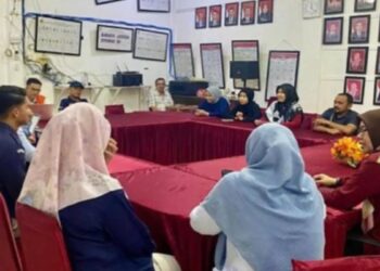 Suasana tahapan penyerahan perbaikan berkas persyaratan administrasi pasangan Calon Wali Kota dan Wakil Wali Kota Sawahlunto di KPU Sawahlunto, beberapa waktu lalu. (Antarasumbar/Yudha Ahada)