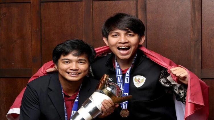 Ichsan Rahmat Taufiq sebagai manajer dan Budi Muhamad Manar Hidayat (ANTARA/FIFAe)