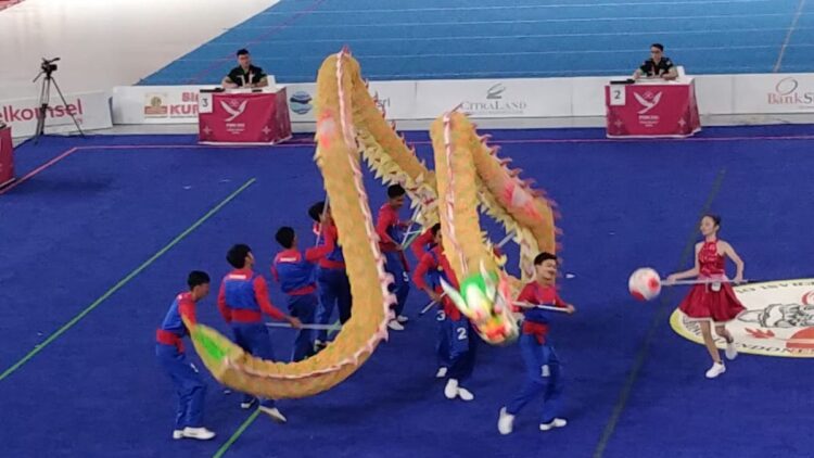 Barongsai Persembahkan Perak Kedua untuk Sumbar di PON XXI 1 Tim Sumbar raih medali perak PON XXI Aceh-Sumut dari cabor barongsai nomor taolu bebas. (dok. istimewa)