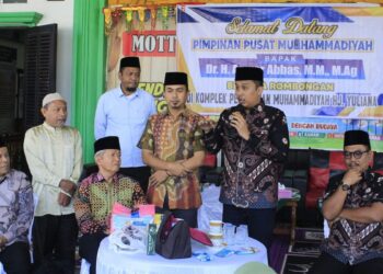 Calon Wakil Gubernur Sumatera Barat, Vasko Ruseimy, menegaskan komitmennya untuk memajukan sektor pendidikan di Sumatera Barat. Hal tersebut disampaikannya saat mendampingi Ketua Pimpinan Pusat Muhammadiyah, Buya Anwar Abbas, dalam kunjungan ke Kompleks Perguruan Muhammadiyah Hj. Yuliana di Limapuluh Kota, Ahad (22/9). (dok. istimewa)