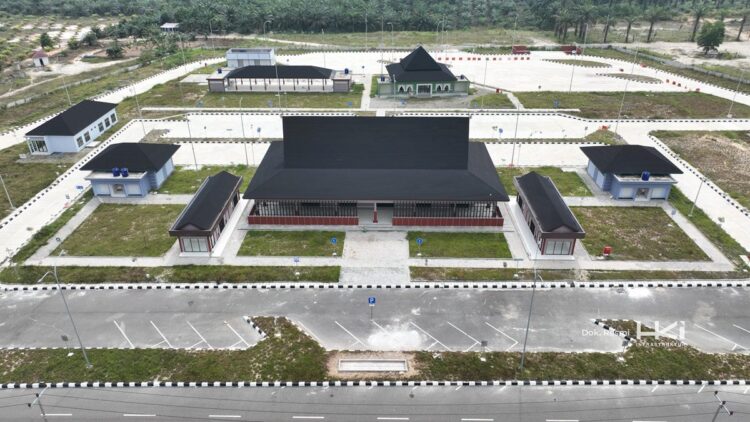 Rampung, Dua Rest Area Garapan HKI Segera Layani Pengguna Tol Trans Sumatera 1 Salah satu rest area yang selesai dibangun PT Hutama Karya Infrastruktur di Jalan Tol Trans Sumatera. (Foto: Dok. Hutama Karya Infrastruktur)