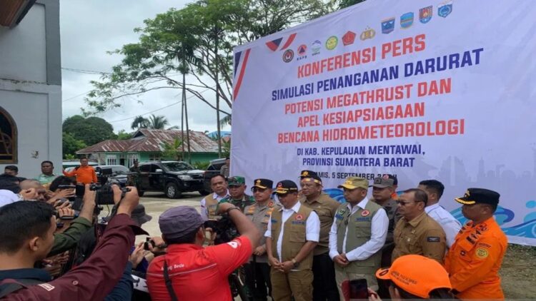 Antisipasi Ancaman Megathrust, BNPB Tekankan Pentingnya Kesiapsiagaan 1 Kepala BNPB Letjen TNI Suharyanto di Kabupaten Kepulauan Mentawai, Provinsi Sumatera Barat (Sumbar), Kamis (5/9/2024). ANTARA/HO-Humas BNPB.