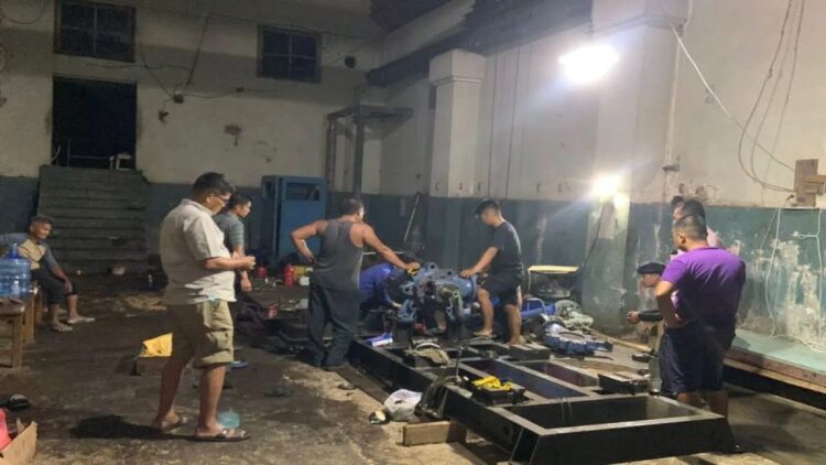 Optimalkan Pelayanan, PDAM Sawahlunto Percepat Penanganan Pengaduan Pelanggan 1 Suasana perbaikan pompa Rantih oleh personel PDAM Sawahlunto yang dibantu PDAM Kota Padang. (Antarasumbar/HO-PDAM Sawahlunto)