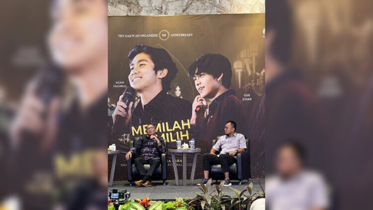 Calon Wali Kota Padang Hendri Septa membagikan pengalamanya saat acara TIIN Dakwah Organizer 1 Anniversary di Hotel Mercure Andromeda Ballroom, Padang. (Foto: Dok. Istimewa)