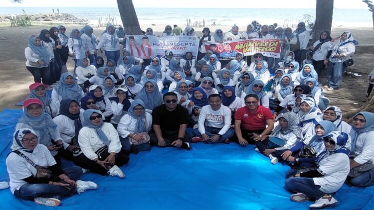 Vasko Ruseimy dan Hidayat menghadiri kegiatan Senam Sehat dan Bugar di Ujung Batu, Pasir Jambak, Minggu pagi (15/9/2024). (Foto: Dok. Istimewa)