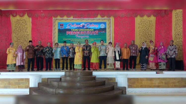 Pengurus PKKP Kota Padang periode 2024-2029 Kota Padang dikukuhkan di Palanta Rumah Dinas Wali Kota Padang, Selasa (17/9/2024). (Foto: Radarsumbar)