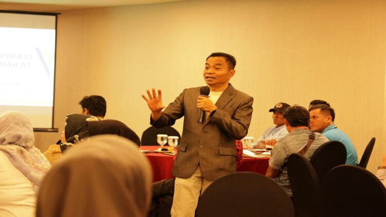 Hidayat Motivasi Pelaku UMKM, Jaga Hubungan Baik dengan Pelanggan 1 Cawawako Padang Hidayat saat jadi narasumber dalam acara sosialisasi jaring aspirasi dan informasi masyarakat yang diselenggarakan di Hotel Mercure pada Kamis, 19 September 2024. (Foto: Dok. Istimewa)