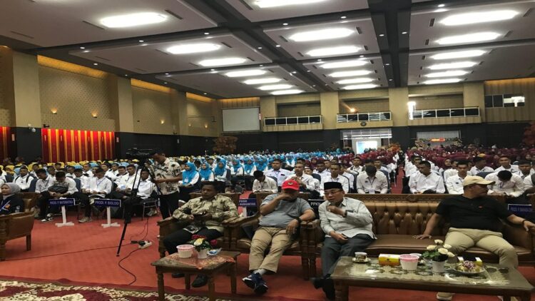 Tips Maigus Nasir ke Generasi Muda Hadapi Indonesia Emas 2045 1 TEKS FOTO: Maigus Nasir memberikan kuliah umum di hadapan mahasiswa baru UPGRISBA pada Kamis (19/9/2024) siang. (Foto: Dok. Tim FA)