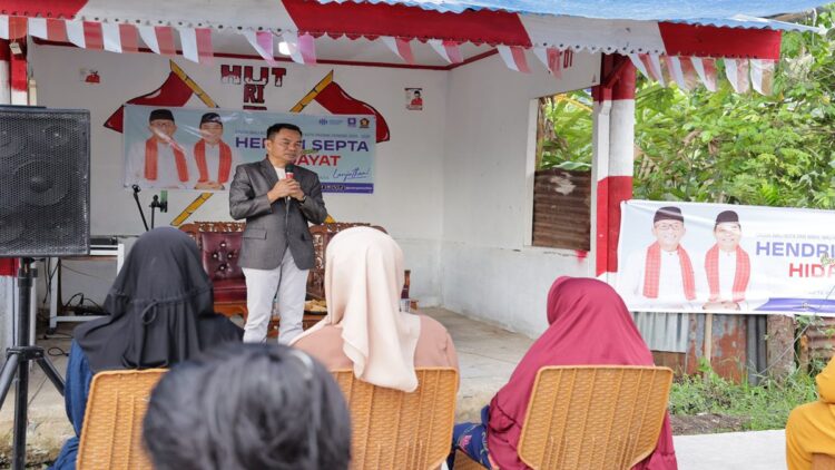 Calon wawako Padang Hidayat bersilaturahmi dengan warga Dadok Tunggu Hitam. (Foto: Dok. Istimewa)