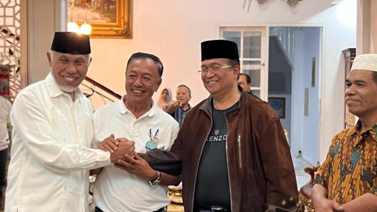 Usai Syamsu Rahim, Giliran Gusmal Dukung Mahyeldi-Vasko di Pilgub Sumbar 2024 1 Mahyeldi bertemu mantan Bupati Solok Gusmal. (Foto: Dok. Istimewa)