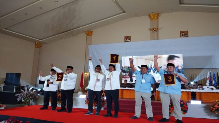 Pengundian nomor urut paslon Wali Kota dan Wakil Wali Kota Pariaman. (Foto: Dok. Istimewa)