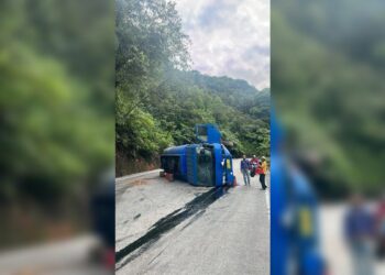 Truk Tangki Rebah Kuda di Sitinjau Lauik, Arus Padang-Solok Macet