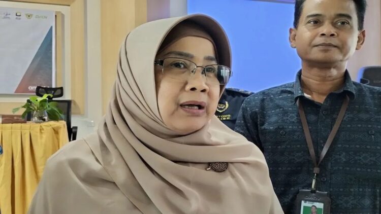 DJPb Kemenkeu Sebut di Tengah Tekanan Global, Ekonomi Sumbar Tetap Tumbuh Positif 1 Kepala Kanwil DPJb Kemenkeu Sumbar Syukriah saat diwawancarai di Padang, Kamis (26/9/2024). ANTARA/Muhammad Zulfikar.