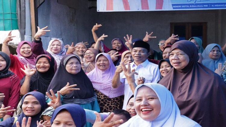 Hidayat Kampanye Program Padang Hebat: Simamak Hebat dan WRSE Dinanti Warga 1 Cawawako Padang Hidayat berkampanye di Kelurahan Banuaran Lubuk Begalung. (Foto: Dok. Istimewa)