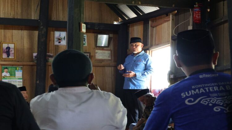 Cagub Sumbar Mahyeldi bertemu Niniak Mamak dan Panghulu Sati dari Suku Tobo Kabupaten Sijunjung. (Foto: Dok. Istimewa)