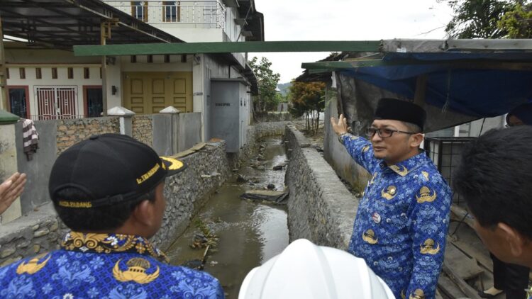 Hendri Septa sewaktu masih menjadi wali kota Padang responsive terhadap upaya pengurangan bencana. (Foto: Dok. Istimewa)