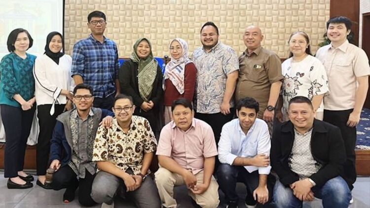 PT KPBN Gelar Sosialisasi Pasar Lelang Komoditas 1 Foto bersama jajaran PT Kharims Pemasaran Bersama Nusantara bersama pecinta teh. (dok. istimewa)
