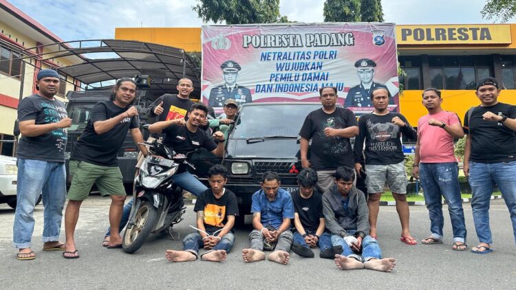 Komplotan Pencuri Mobil Bak Terbuka Ditangkap, Beraksi di Padang dan Padang Panjang 1 Komplotan pencurian mobil bak terbuka di Padang diciduk Tim Klewang. (dok. Tim Klewang)