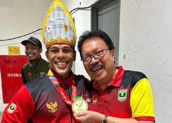 Apresiasi Perjuangan di PON XXI, Iwan Samurai: Tolong Perhatikan Nasib Kami Kedepan 5 Peraih emas untuk Sumbar dari cabor binaraga Iwan Samurai. (dok. istimewa)