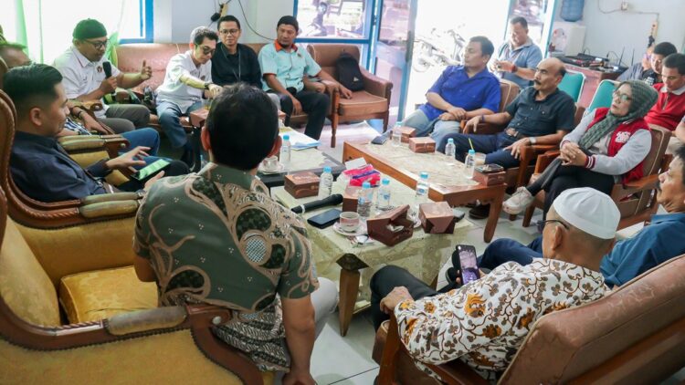 Silaturahmi dengan Media di Sumbar, Pertamina Sosialisasi Pendaftaran Subsidi Tepat Pertalite 1 Pertemuan Pertamina Patra Niaga Sumbar dengan PWI Sumbar. (dok. istimewa)