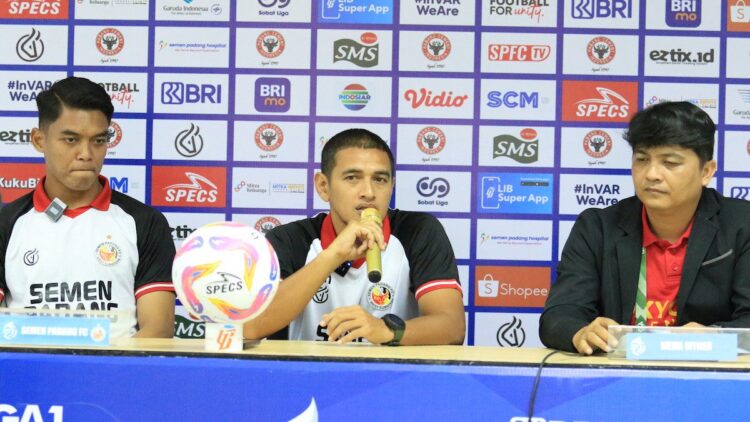 Dua Tim Terluka Siap Saling Sikut di Stadion Pakansari 1 Prematch press conference Semen Padang FC vs Persis Solo. (dok. MO SPFC)