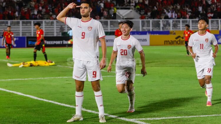 Kalahkan Timor Leste 3-1, Tren Positif Timnas U-20 Terus Berlanjut 1 Selebrasi striker Timnas U-20 Jens Raven usai ciptakan gol ke gawang Timor Leste. (dok. istimewa)