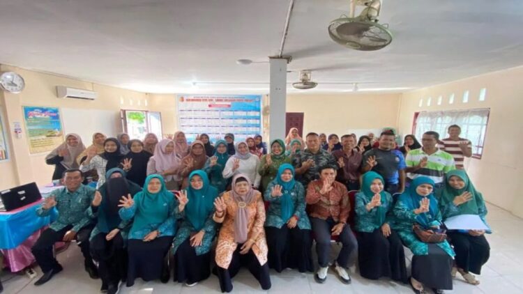 Tim Penggerak Pemberdayaan dan Kesejahteraan Keluarga (TP PKK) Kota Solok, Sumatera Barat saat menyosialisasikan keluarga sehat tanggap dan tangguh bencana. ANTARA/HO-Diskominfo Kota Solok.