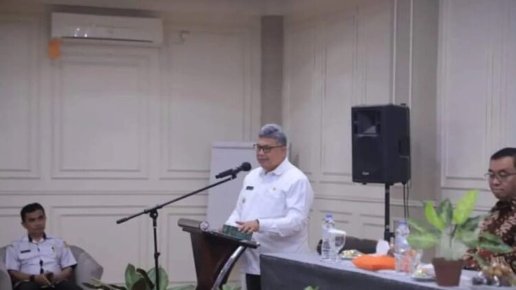 Wako Solok Berharap Guru Penggerak Mampu Tingkatkan Kualitas Pendidikan 1 Wali Kota (Wako) Solok Zul Elfian Umar memberi kata sambutan dalam acara yang digelar Dinas Pendidikan (Disdik) Kota Solok, Sumatera Barat. ANTARA/HO-Diskominfo Solok.