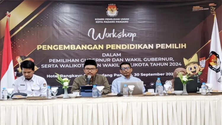 KPU Padangpanjang menggelar Workshop Pengembangan Pendidikan Pemilih. (ANTARA/Isril)