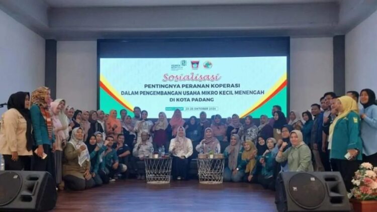 Jauhi Pinjol Ilegal, Pemko Padang Ajak Pelaku UMKM Gabung Koperasi 1 Pelaku UMKM di Padang diajak untuk bergabung dalam koperasi. (ANTARA/HO-Pemko Padang)