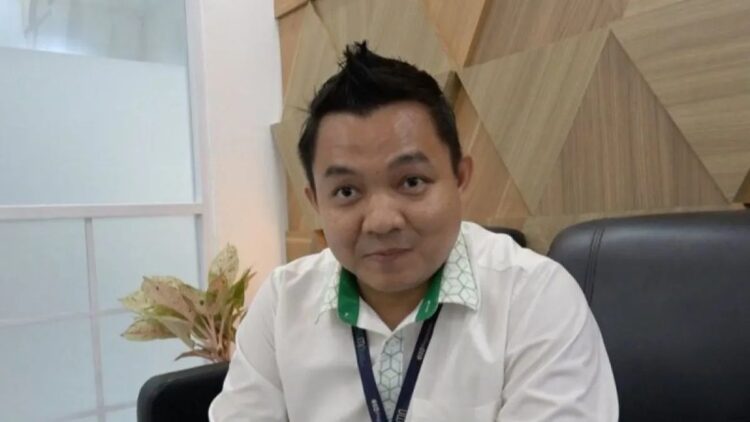 Pimpinan Pegadaian cabang Tarandam, Riki Rolando. (ANTARA/Melani Friati)