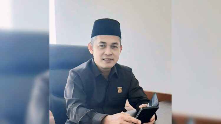 Pilkada 2024, Anggota DPRD Padang Ini Imbau Camat Jaga Netralitas 1 Anggota DPRD Padang Erianto mengimbau camat agar netral selama Pilkada 2024. (Foto: Dok. MC Padang)