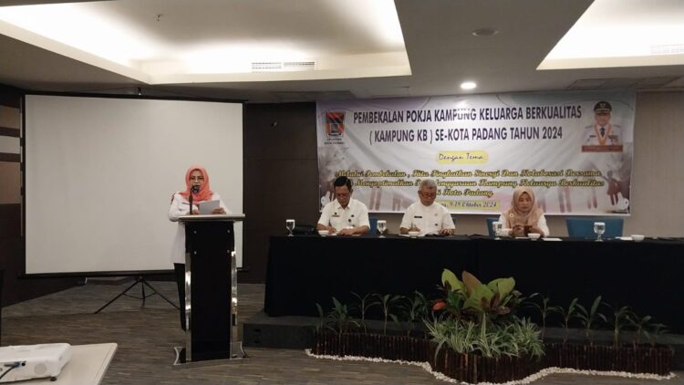 Acara pembekalan Pokja Kampung KB di salah satu hotel di Kota Padang, Rabu (9/10/2024). (Foto: Dok. Diskominfo Padang)