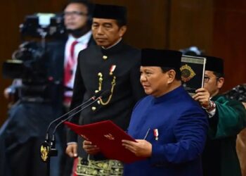 Resmi jadi Presiden-Wakil Presiden, Prabowo-Gibran Disambut Meriah Warga di Kawasan Benhil