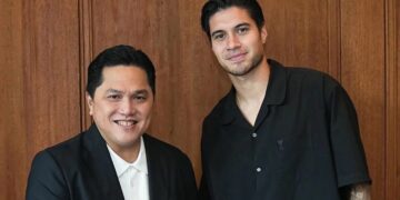 Masih Dipantau Tim Dokter, Kevin Diks Belum Bisa Dipastikan Main Lawan Arab Saudi 8 Ketua PSSI, Erick Thohir bersama Kevin Diks. (Dok.Instagram Erick Thohir)