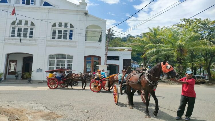 Ada wisata berkuda di kawasan Kota Tua Kota Padang. (Foto: Dok. Diskominfo Padang)