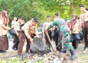Peringati HUT TNI ke-79, Kodim 0308 Pariaman Bersih-bersih Pantai Gandoriah