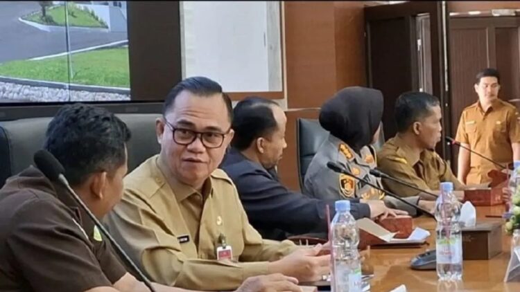 Pjs Wali Kota Bukittinggi, Hani Syopiar Rustam menegaskan ASN netral dan meminta warga tidak terpancing isu negatif (Antara/Al Fatah)