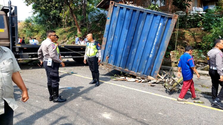 Kecelakaan beruntun terjadi di Panyalaian, Kabupaten Tanahdatar. (Foto: Dok. Polres Padangpanjang)