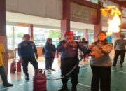 Antisipasi Kebakaran, Napi Lapas Padang Dilatih Gunakan Alat Pemadam Api