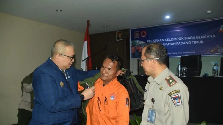 Pj Wali Kota Padang, Andree Algamar menilai KSB dan relawan adalah garda terdepan dalam penanggulangan bencana. (ANTARA/HO-Pemko Padang)